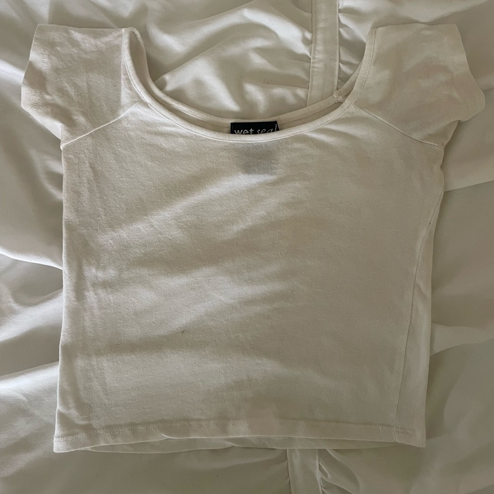 cropped white tshirt